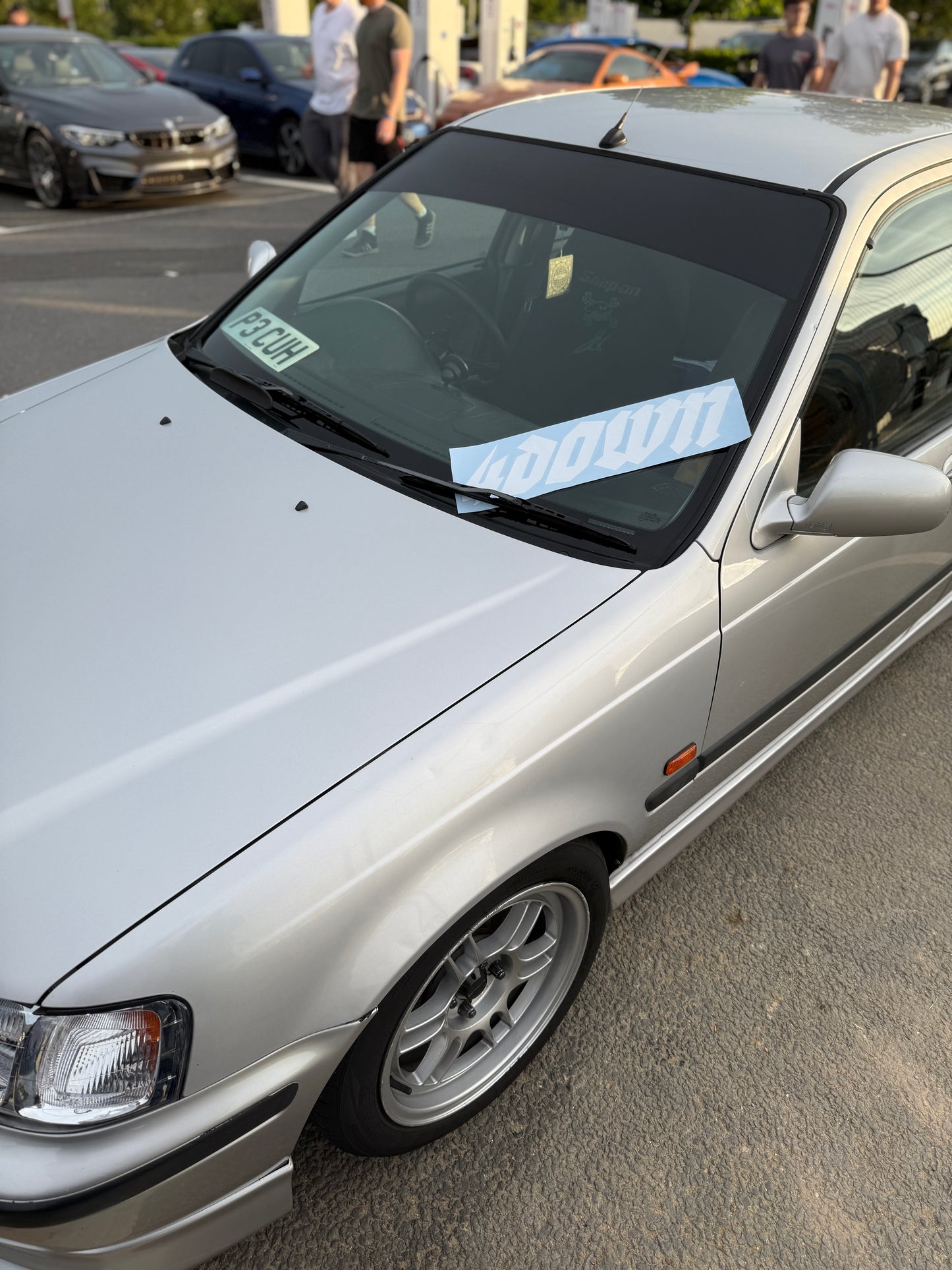 4DOWN Thrash Windscreen Banner